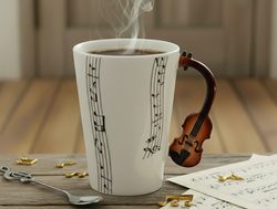 ZESTAW MUZYKA KUBEK SKRZYPCE Z ŁYŻECZKĄ KLUCZ WIOLINOWY PREZENT MELOMANA