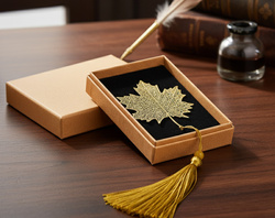 ZAKŁADKA DO KSIĄŻKI KSIĄŻEK LIŚĆ KLONU DLA CZYTELNIKA UCZNIA NA PREZENT+BOX