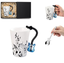 ZESTAW MUZYKA KUBEK GITARA NIEBIESKA Z ŁYŻECZKĄ GITARĄ PREZENT DLA MELOMANA