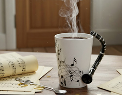 ZESTAW MUZYKA KUBEK KLARNET Z ŁYŻECZKĄ KLUCZ WIOLINOWY PREZENT DLA MELOMANA