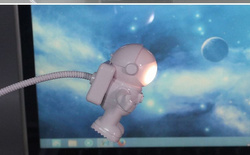 LAMPKA ASTRONAUTA NA USB OŚWIETLENIE LED DUŻA 6x7 DO LAPTOPA KOMPUTERA