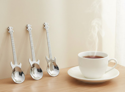 ZESTAW PREZENTOWY MUZYKA KUBEK GITARA KLASYCZNA ŁYŻECZKI GITARY SREBRNE3SZT