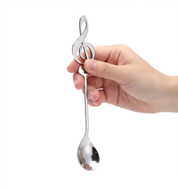 ZESTAW MUZYKA KUBEK KLARNET Z ŁYŻECZKĄ KLUCZ WIOLINOWY PREZENT DLA MELOMANA