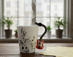 KUBEK MUZYKA CZERWONA GITARA ELEKTRYCZNA DLA ROCKMANA GITARZYSTY 350ML