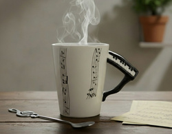 ZESTAW MUZYKA KUBEK PIANINO Z ŁYŻECZKĄ KLUCZ WIOLINOWY PREZENT DLA MELOMANA