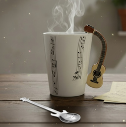 KUBEK GITARA KLASYCZNA Z ŁYŻECZKĄ GITARĄ PREZENT MELOMANA MUZYKA ELEGANCKI