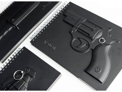 Militarny notes - PISTOLET